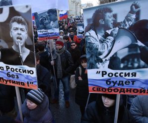 俄上万民众游行 纪念反对派领袖被杀2周年