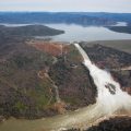 美国最高水坝泄洪道决口 近20万人疏散