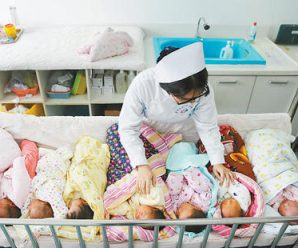 人民日报刊文：不孕不育成难题 代孕是否可放开