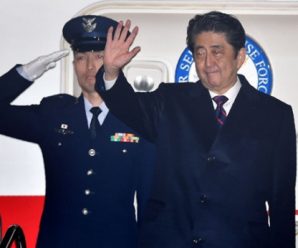 安倍结束访欧行程返日 将着手应对右翼小学丑闻