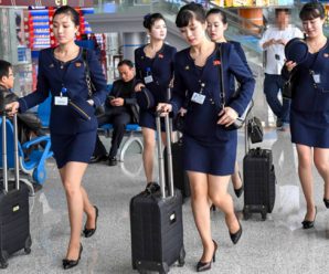 朝鲜空姐着新版制服亮身机场 裙子高度首上膝盖
