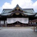 安倍以内阁总理大臣名义向靖国神社供奉供品