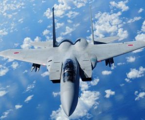 日本F15J战斗机与美国B1B轰炸机进行联合训练