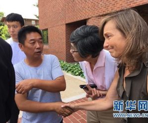 在美失踪女生家人举行发布会 再加4万美金悬赏
