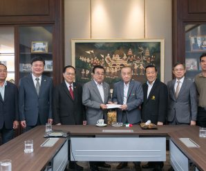 泰國潮州會館名譽主席鄭鶴樓先生捐款裝修會館禮堂