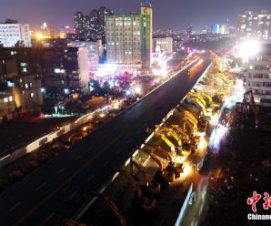 外媒惊叹中国效率：589米长立交桥8小时拆完