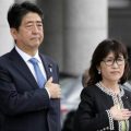 安倍政权支持率降至历史新低 日媒称其或撤换防相自保