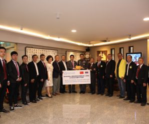 泰中深圳总商会为泰国东北部地区受灾群众捐款