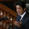 日本首相安倍晋三考虑解散众议院10月举行大选