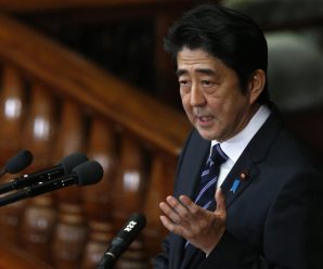 日本首相安倍晋三考虑解散众议院10月举行大选