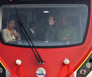 巴基斯坦迎来首列“中国造”地铁 将进入地铁时代
