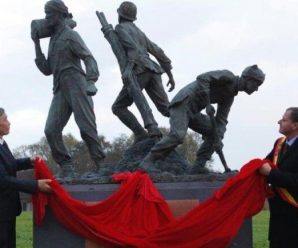 比利时一战华工雕像揭幕 向14万被遗忘伟人致敬