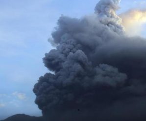印尼将巴厘岛火山喷发预警提至最高级别 机场临时关闭