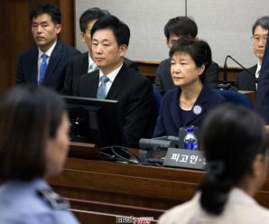 朴槿惠身体抱恙重启审判被迫延期 新律师身份首曝光