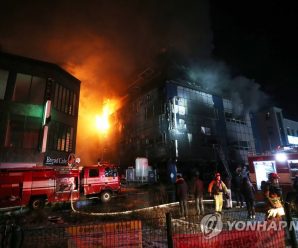 韩国大火遇难人数升至29人 消防车救援困难