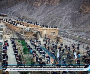 塔利班武装分子在深山学校提枪监考学生