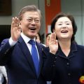 韩总统将开启访华行程 韩媒：文在寅夫人在读诗
