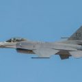 台军4架升级版F-16V出厂测试 扬言解放军不敢再绕台