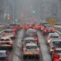 欧洲多国遭暴风雪袭击交通堵塞 机场数万旅客滞留