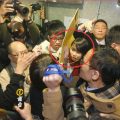 “港独”参选香港议员被除名 反对派冲击议会导致流会