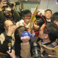 “港独”参选香港议员被除名 反对派冲击议会导致流会