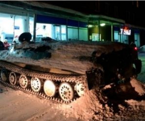 俄罗斯男子开装甲车闯超市抢酒 被店员当场活捉