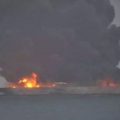 巴拿马籍13.6万吨油轮东海碰撞起火 发生石油泄漏