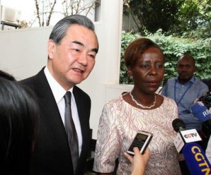 中国外长连续28年开年首访非洲 俄媒：台湾两个“邦交”危险了？