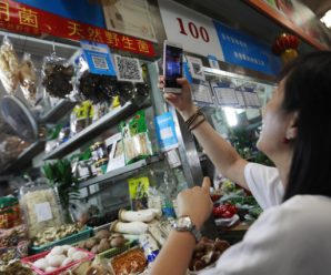 手机支付崛起 中国用现金的支付的人减少
