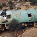 秘鲁一双层大客车翻下山路致35人丧生