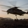 又被抓现行？美军直升机被指帮恐怖组织头目逃出俄叙包围圈