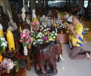 泰国统促会王志民会长一家向Wat Pamaneekarn捐赠汽车