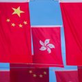香港议员批“国歌洗脑”论调：持特区护照你就是中国人！