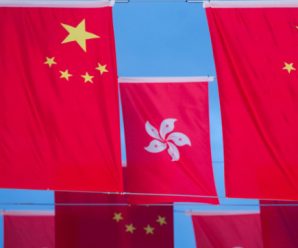 香港议员批“国歌洗脑”论调：持特区护照你就是中国人！