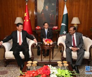 习近平会见巴基斯坦总统侯赛因