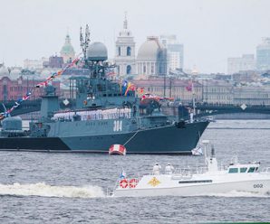 普京出席俄海军节活动 称俄海军今年将新增26艘舰船