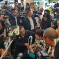 泰国总理巴育抵达普吉救援现场并慰问遇难者家属