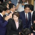 安倍晋三再次当选自民党总裁 将连任日本首相