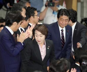 安倍晋三再次当选自民党总裁 将连任日本首相