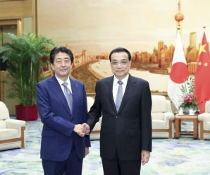 李克强与安倍共同出席纪念中日和平友好条约缔结40周年招待会