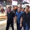 菲律宾总统杜特尔特携家人现身香港 商场里亲自挑衣服