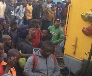 南非两列客运列车相撞 造成至少150人受伤