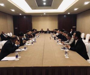 中国统促会海外会长会代表举行分组讨论会