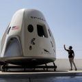SpaceX首次载人飞船测试发射被延期十天