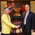 中国侨联主席万立骏阁下一行莅临泰国统促会指导工作
