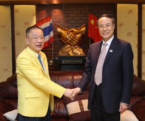 中国侨联主席万立骏阁下一行莅临泰国统促会指导工作