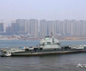 辽宁号离开大连造船厂 港媒：或准备参加海军阅舰式