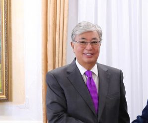 托卡耶夫宣誓就任哈萨克斯坦总统