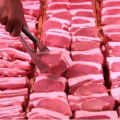 严查！中国对加拿大猪肉发预警 加方：这绝不是好消息