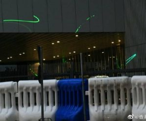 挑衅！乱港分子用激光灯照射驻港部队大楼